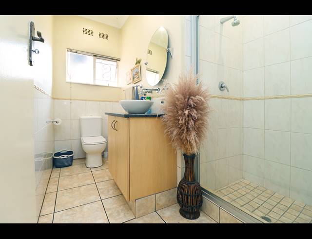 3 BEDROOM HOUSE FOR SALE IN BRAMLEY